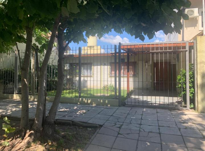 Casa · 360m² · 4 Ambientes · 1 Cochera