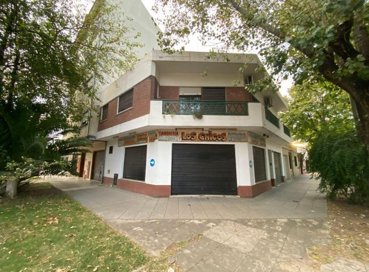 Casa · 1m² · 4 Ambientes · 1 Cochera