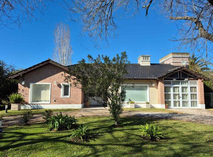 Casa · 174m² · 5 Ambientes · 2 Cocheras