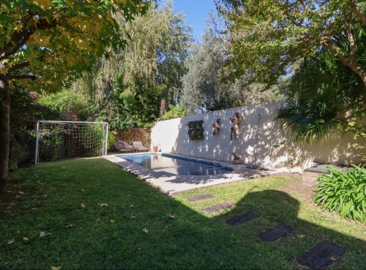Casa · 200m² · 4 Ambientes · 1 Cochera