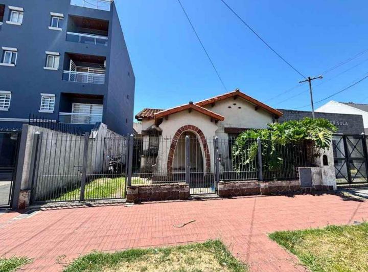 Casa · 100m² · 3 Ambientes · 1 Cochera