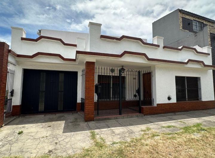 Casa · 150m² · 4 Ambientes · 1 Cochera