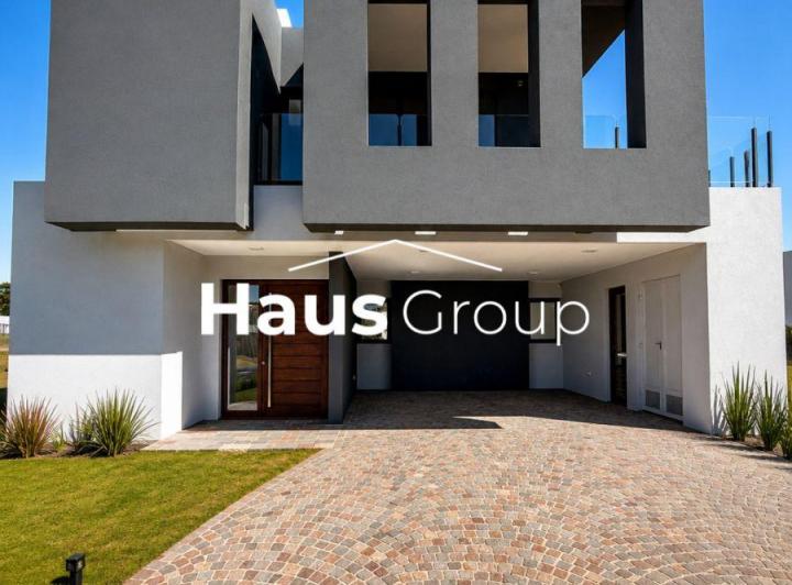 Casa · 320m² · 5 Ambientes · 2 Cocheras