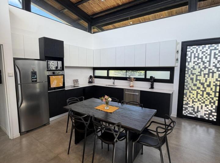 Casa · 112m² · 4 Ambientes · 2 Cocheras