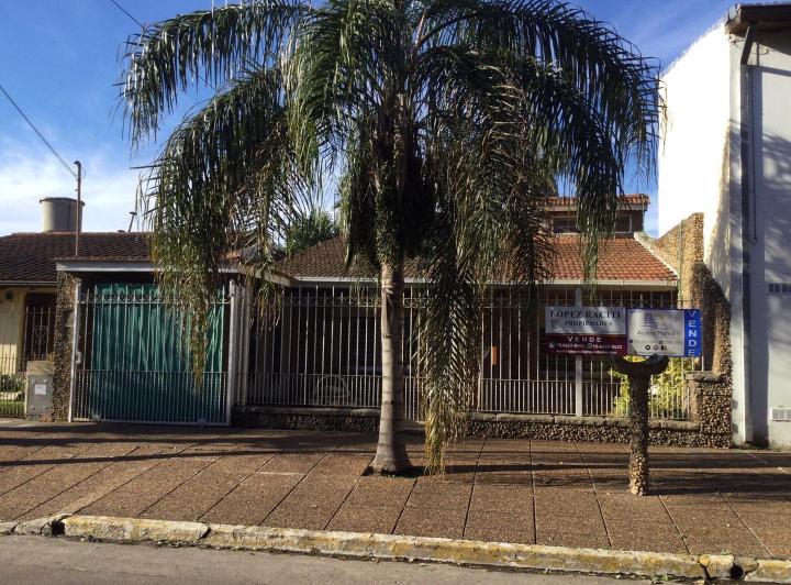 Casa · 80m² · 4 Ambientes · 3 Cocheras