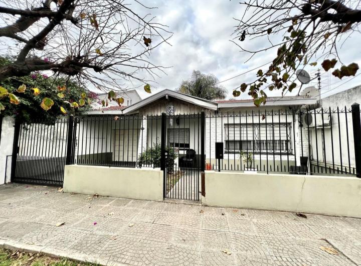 Casa · 120m² · 6 Ambientes · 2 Cocheras