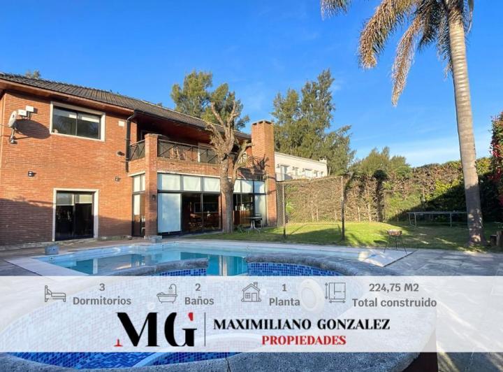 Casa · 216m² · 5 Ambientes · 2 Cocheras