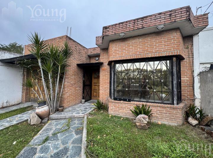 Casa · 130m² · 2 Ambientes · 4 Cocheras