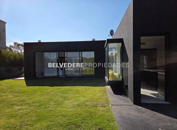Casa · 169m² · 3 Ambientes · 1 Cochera