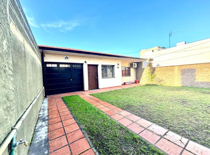 Casa · 300m² · 2 Ambientes · 1 Cochera