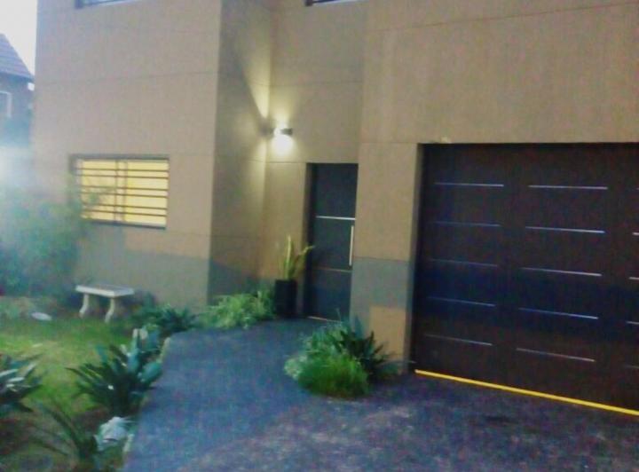 Casa · 180m² · 4 Ambientes · 1 Cochera