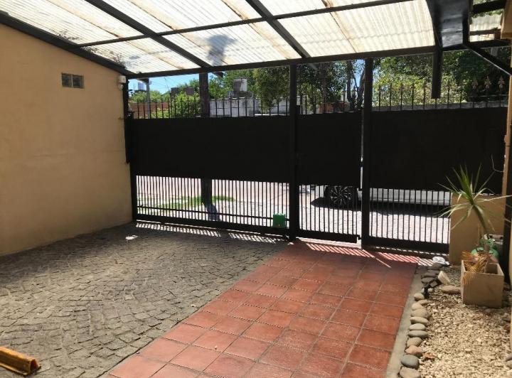 Casa · 200m² · 3 Ambientes · 1 Cochera