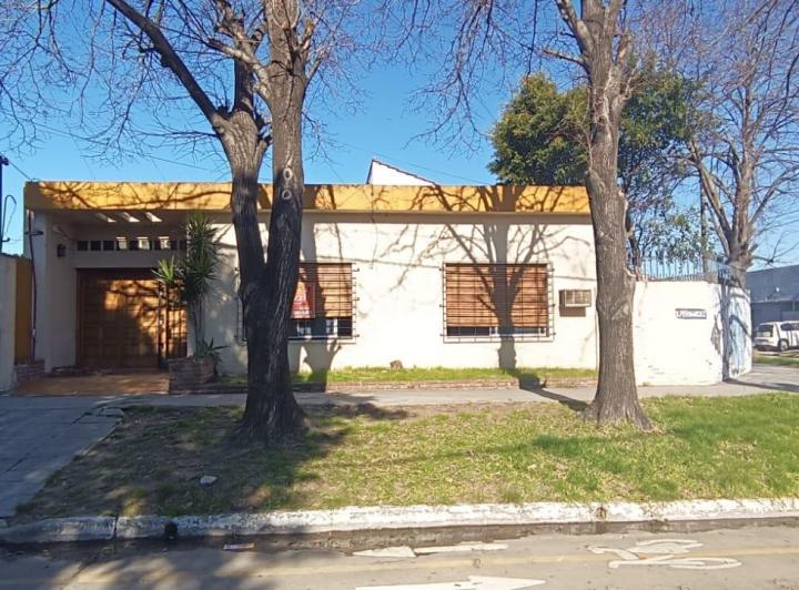 Casa · 1m² · 3 Ambientes · 1 Cochera
