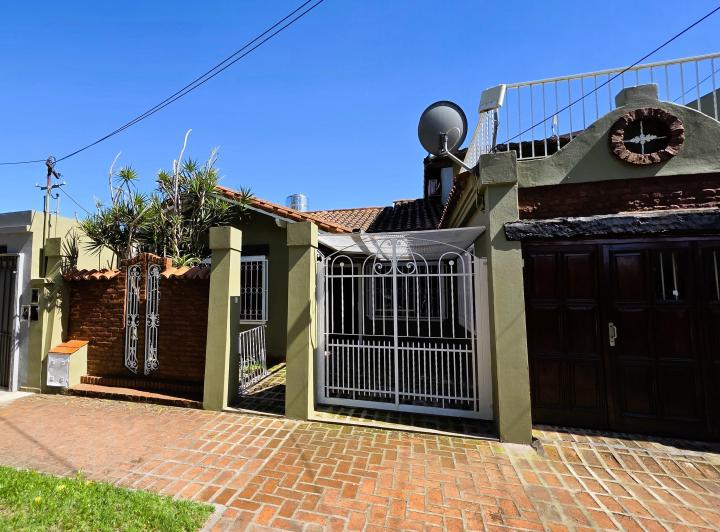 Casa · 140m² · 4 Ambientes · 1 Cochera