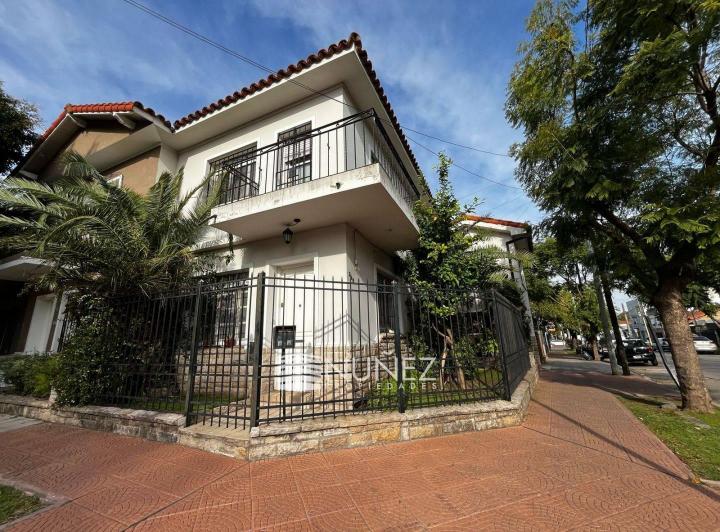 Casa · 135m² · 4 Ambientes · 1 Cochera