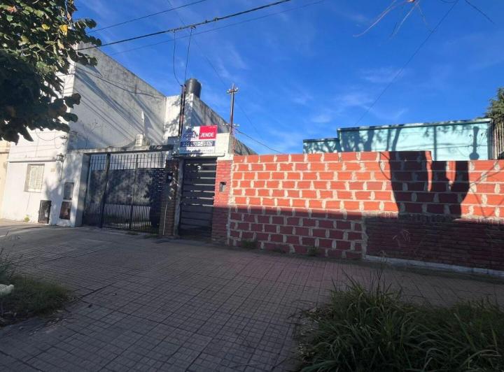 Casa · 250m² · 5 Ambientes · 1 Cochera