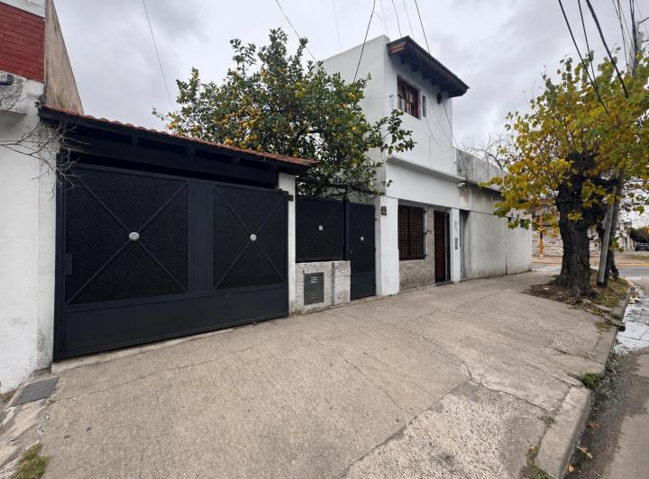 Casa · 120m² · 5 Ambientes · 1 Cochera