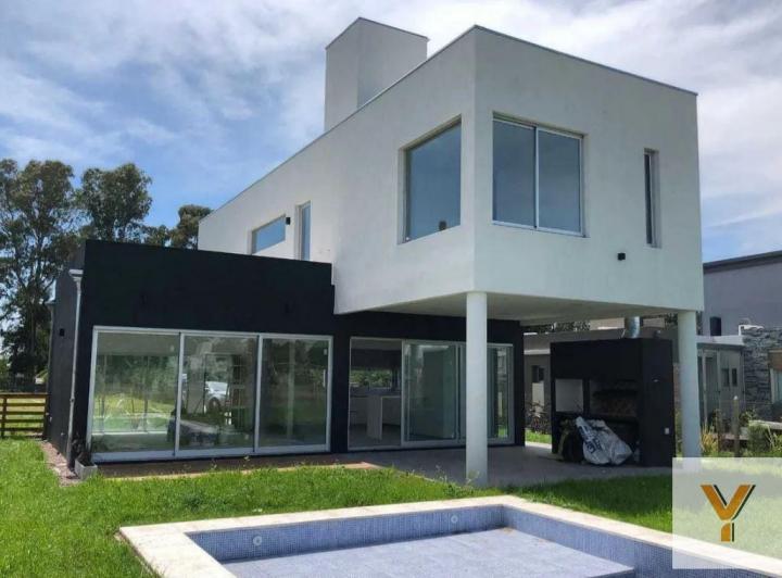 Casa · 200m² · 4 Ambientes · 2 Cocheras