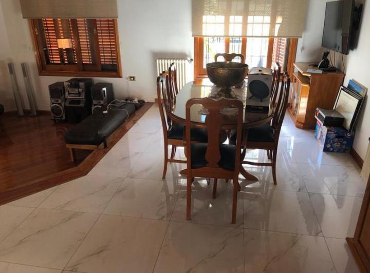 Casa · 180m² · 5 Ambientes · 3 Cocheras