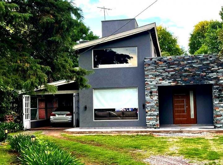 Casa · 160m² · 4 Ambientes · 2 Cocheras