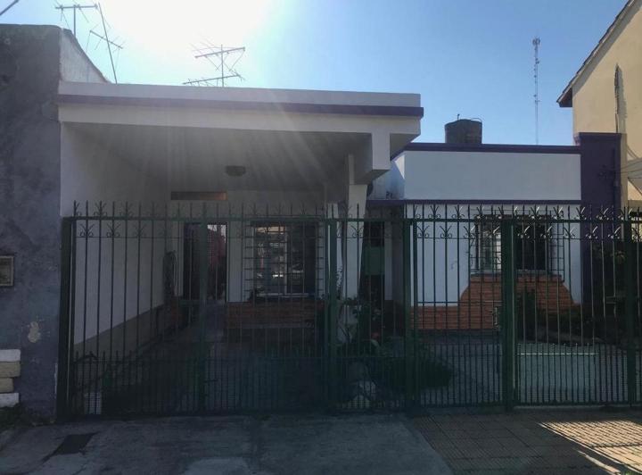 Casa · 96m² · 3 Ambientes · 2 Cocheras