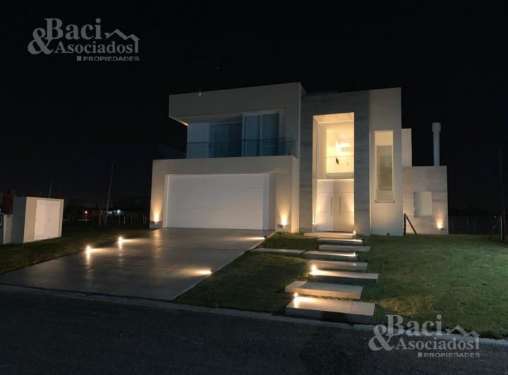 Casa · 330m² · 7 Ambientes · 1 Cochera