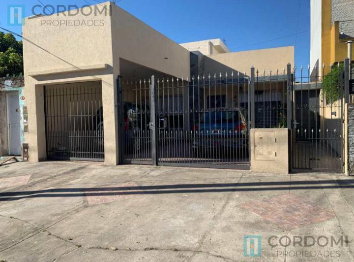 Casa · 249m² · 3 Ambientes · 2 Cocheras