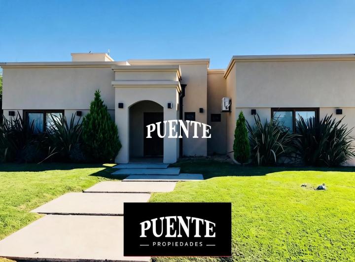 Casa · 250m² · 5 Ambientes · 2 Cocheras