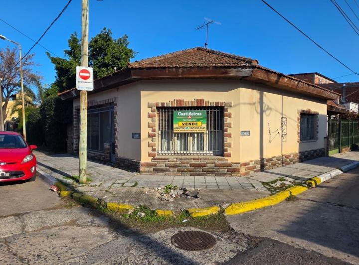 Casa · 92m² · 3 Ambientes · 2 Cocheras