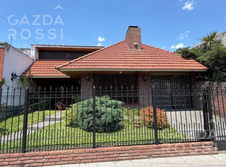 Casa · 274m² · 7 Ambientes · 1 Cochera
