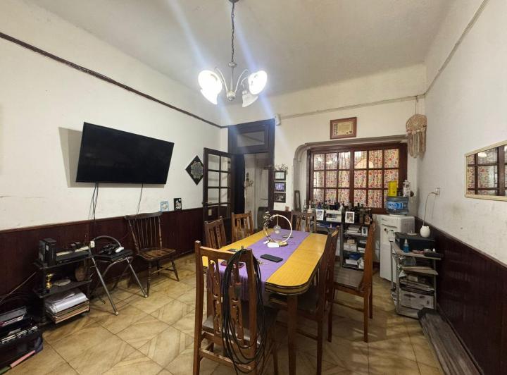 Casa · 216m² · 2 Ambientes · 1 Cochera