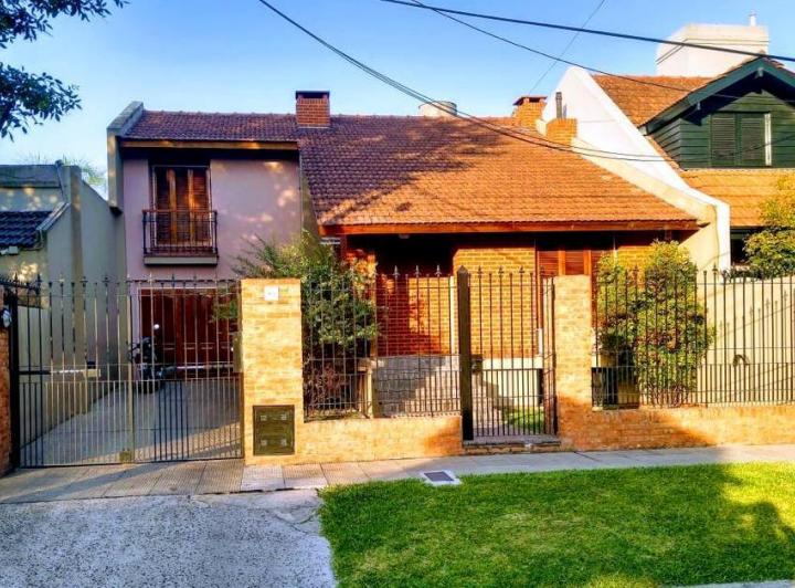 Casa · 200m² · 5 Ambientes · 3 Cocheras