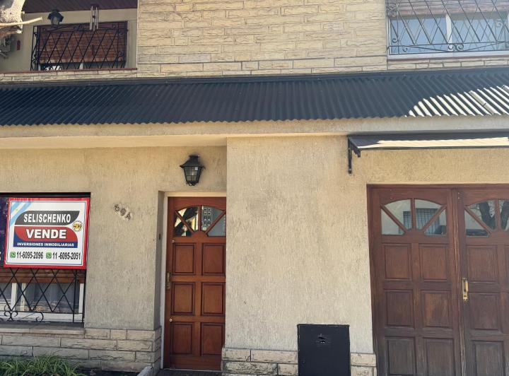Casa · 155m² · 4 Ambientes · 1 Cochera