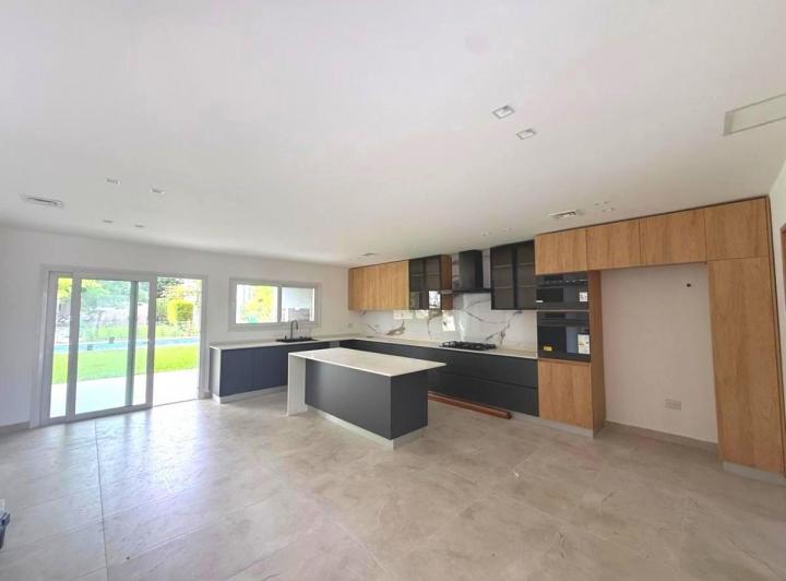Casa · 315m² · 4 Ambientes · 2 Cocheras