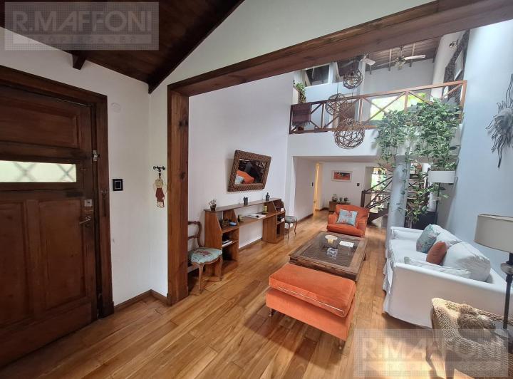 Casa · 204m² · 5 Ambientes · 1 Cochera