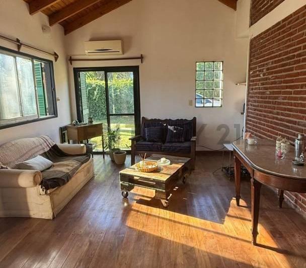 Casa · 145m² · 5 Ambientes · 2 Cocheras