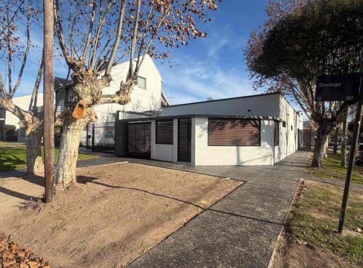 Casa · 130m² · 3 Ambientes · 2 Cocheras
