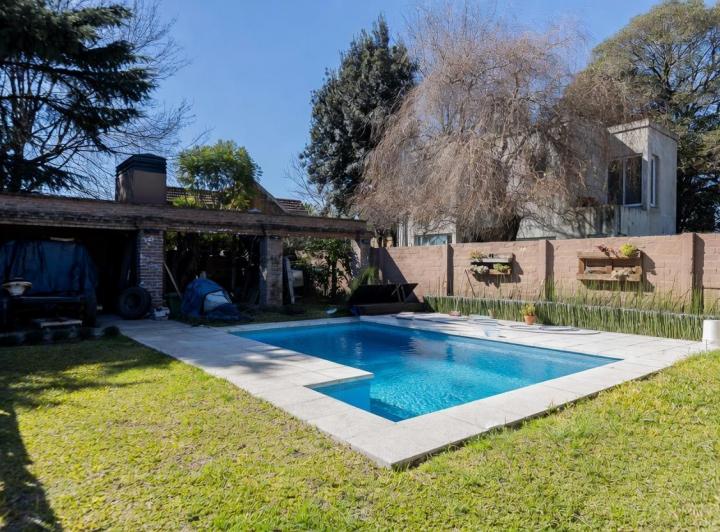 Casa · 200m² · 4 Ambientes · 2 Cocheras