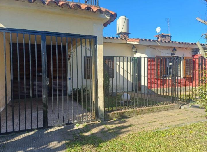 Casa · 60m² · 3 Ambientes · 2 Cocheras