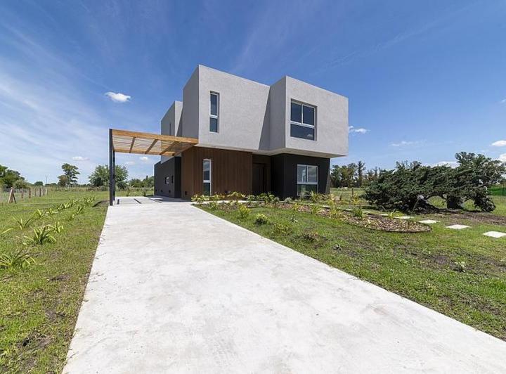 Casa · 193m² · 4 Ambientes · 1 Cochera