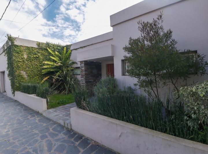 Casa · 184m² · 3 Ambientes · 3 Cocheras