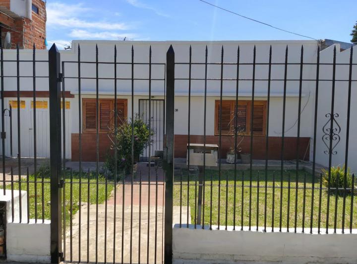 Casa · 245m² · 3 Ambientes · 2 Cocheras