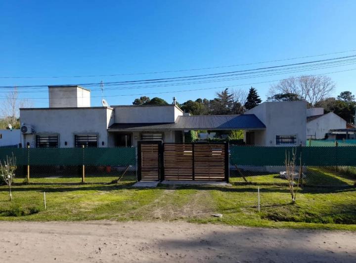 Casa · 150m² · 4 Ambientes · 3 Cocheras