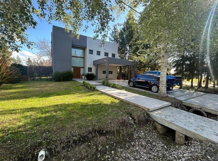 Casa · 240m² · 4 Ambientes