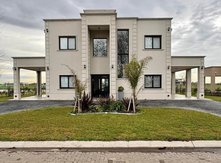 Casa · 175m² · 5 Ambientes · 3 Cocheras