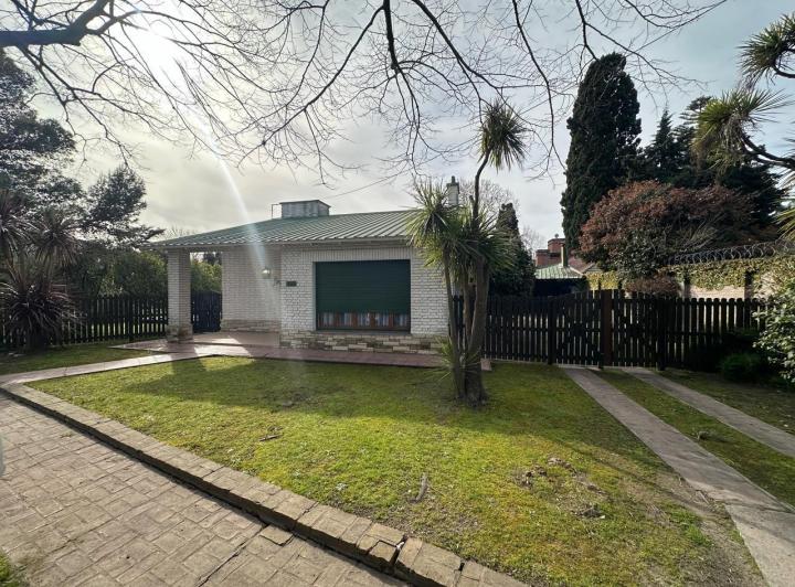 Casa · 130m² · 4 Ambientes · 2 Cocheras
