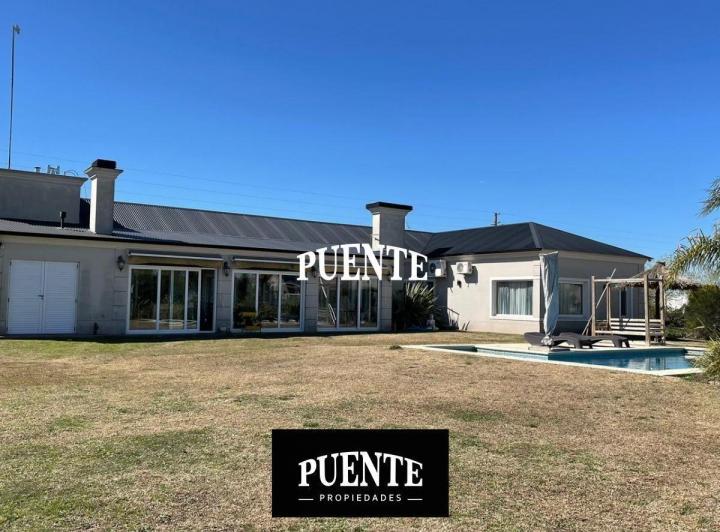 Casa · 250m² · 5 Ambientes · 2 Cocheras