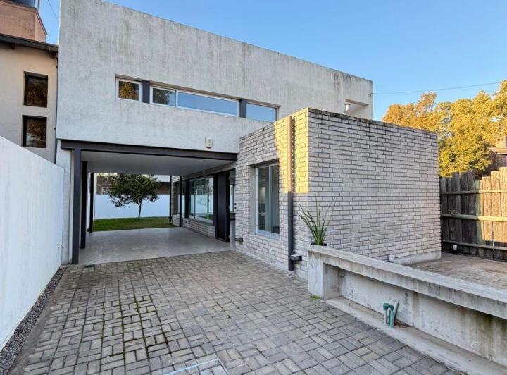 Casa · 131m² · 3 Ambientes · 2 Cocheras