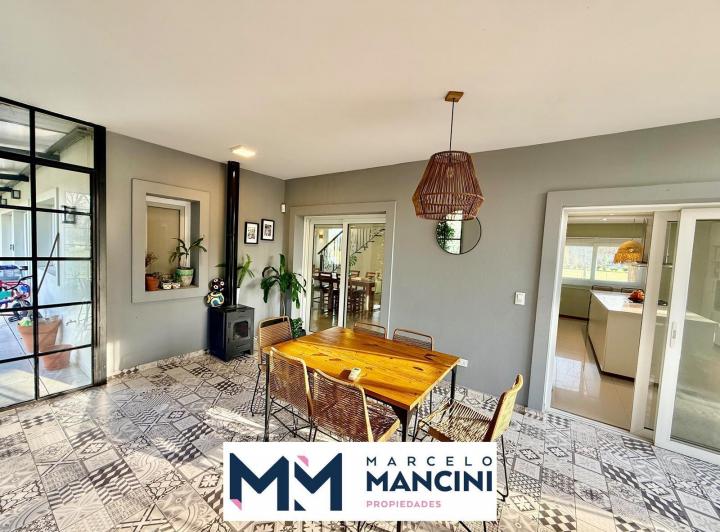 Casa · 320m² · 6 Ambientes · 2 Cocheras
