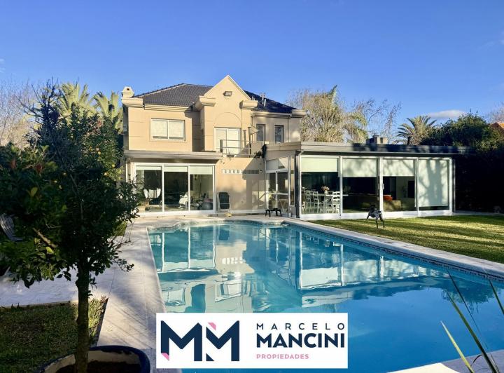 Casa · 265m² · 6 Ambientes · 4 Cocheras